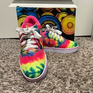 **UNWORN** Size Youth 6 Tie Dye Heelys